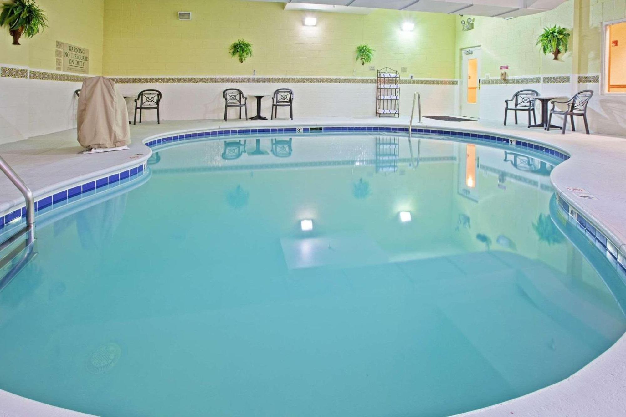 Hotel Country & By Radisson, West, Tn Knoxville